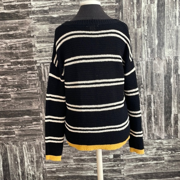 Arisan NY crew neck knit sweater women’s size large in EUC - Picture 4 of 8